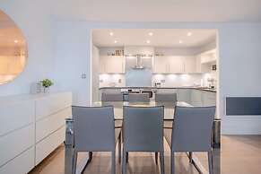 Central 2BD Flat w/ River View Balcony - Vauxhall!