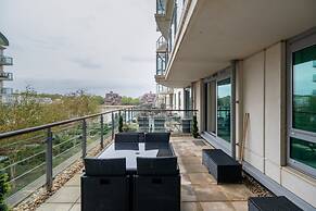 Central 2BD Flat w/ River View Balcony - Vauxhall!