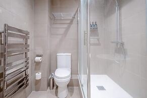 Central 2BD Flat w/ River View Balcony - Vauxhall!