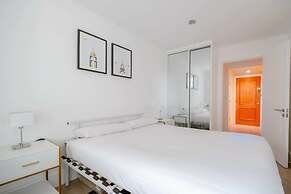 Central 2BD Flat w/ River View Balcony - Vauxhall!