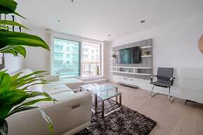 Central 2BD Flat w/ River View Balcony - Vauxhall!