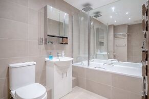 Central 2BD Flat w/ River View Balcony - Vauxhall!