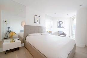 Central 2BD Flat w/ River View Balcony - Vauxhall!