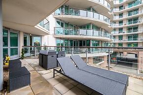 Central 2BD Flat w/ River View Balcony - Vauxhall!