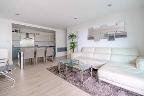 Central 2BD Flat w/ River View Balcony - Vauxhall!