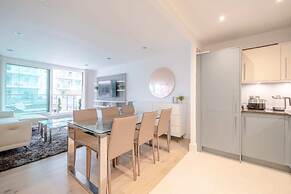 Central 2BD Flat w/ River View Balcony - Vauxhall!