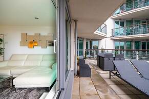 Central 2BD Flat w/ River View Balcony - Vauxhall!
