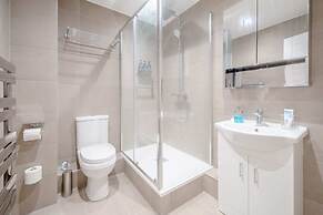 Central 2BD Flat w/ River View Balcony - Vauxhall!