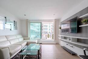 Central 2BD Flat w/ River View Balcony - Vauxhall!