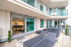 Central 2BD Flat w/ River View Balcony - Vauxhall!