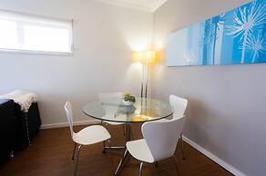 Lovely 2BR Apartment in West Perth With Parking!