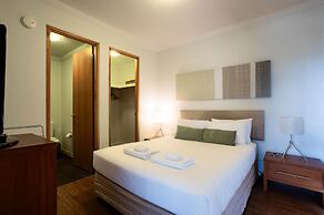 Lovely 2BR Apartment in West Perth With Parking!