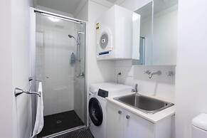 Lovely 2BR Apartment in West Perth With Parking!