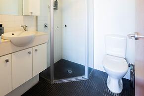 Lovely 2BR Apartment in West Perth With Parking!