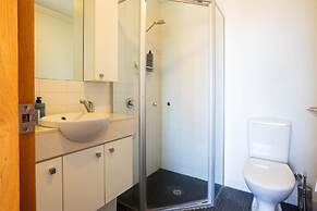 Lovely 2BR Apartment in West Perth With Parking!