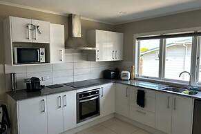 Spacious 2BR Home in the Suburbs