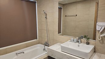 Flc Sea Tower - ChillNow