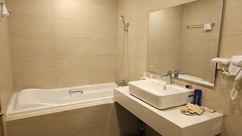 Flc Sea Tower - ChillNow