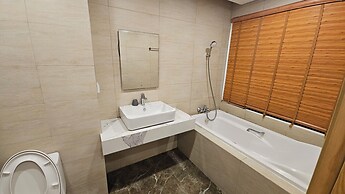 Flc Sea Tower - ChillNow