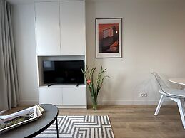 Heart of Warsaw Near Metro by Renters