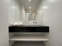 Heart of Warsaw Near Metro by Renters