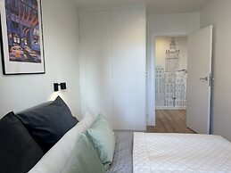 Heart of Warsaw Near Metro by Renters