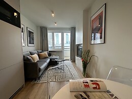 Heart of Warsaw Near Metro by Renters