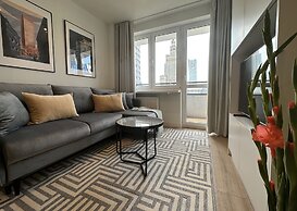 Heart of Warsaw Near Metro by Renters