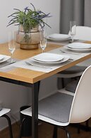 Spacious Apartment by Renters