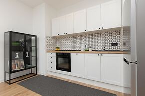 Spacious Apartment by Renters