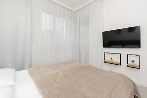 Spacious Apartment by Renters