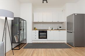 Spacious Apartment by Renters