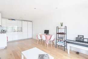 Vibrant 1BD Flat w/ Private Balcony, Camberwell!