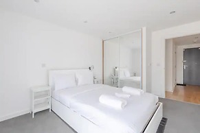 Vibrant 1BD Flat w/ Private Balcony, Camberwell!