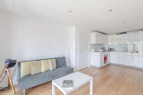 Vibrant 1BD Flat w/ Private Balcony, Camberwell!