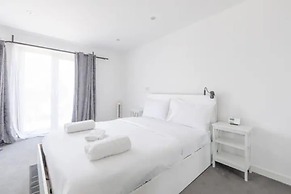 Vibrant 1BD Flat w/ Private Balcony, Camberwell!