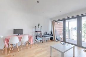 Vibrant 1BD Flat w/ Private Balcony, Camberwell!
