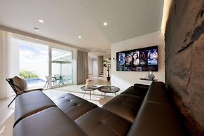 Crystal Villa SHIRARAHAMA BEACH