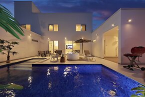 Crystal Villa SHIRARAHAMA BEACH