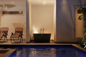 Crystal Villa SHIRARAHAMA BEACH