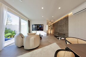 Crystal Villa SHIRARAHAMA BEACH