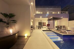 Crystal Villa SHIRARAHAMA BEACH