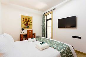 Lux Suites Urban Oasis Apartments