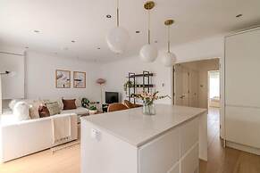 Beautiful 2 Bed, 2 Bath Abode In Dulwich
