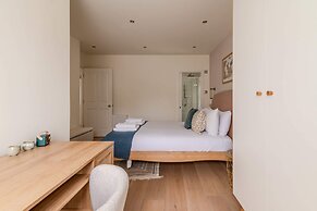 Beautiful 2 Bed, 2 Bath Abode In Dulwich