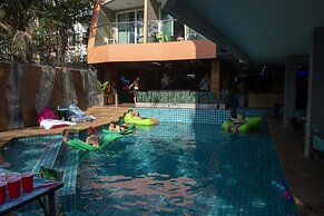 Mad Monkey Phuket