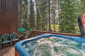 Truckee Golf Course Home w/ Hot Tub & Deck