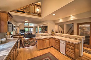 Truckee Golf Course Home w/ Hot Tub & Deck