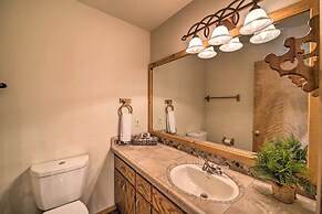 Truckee Golf Course Home w/ Hot Tub & Deck