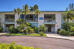 Upscale Naples Condo w/ Pool Access: Walk to Pier!